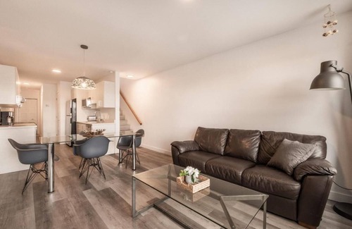 Longue-Pointe Apartment | Big apartment on 2 floors