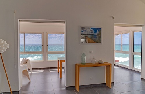 Saint-Francois Villa | Big blue, a villa with swimming pool facing the sea