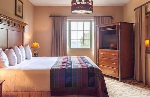 Big Cedars Resort | Big Cedar Wilderness Club Resort, Pool, fireplace!