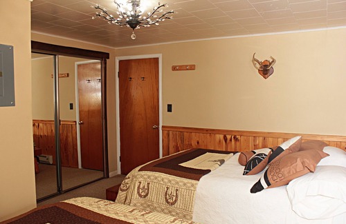 Wisdom Cabin | Big Hole Fishing, Sportsmen, Skiers, Cyclists, Hiking, camping, in Wisdom, MT.