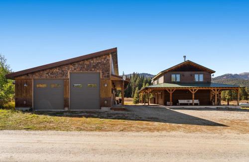 Lazy Acres House | Big House at Bunkhouse