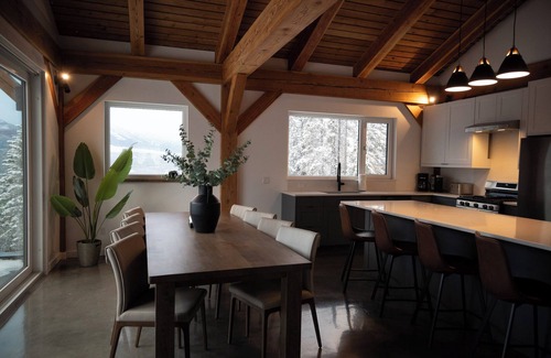 Golden Cabin | Big Little Cabin - Couples & Families Getaway with Panoramic Views