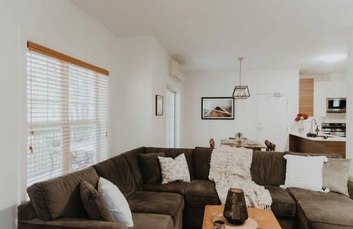 Saint-Faustin-Lac-Carre Condo | Bike & Ski In/Out Fall color festival at MontBlanc