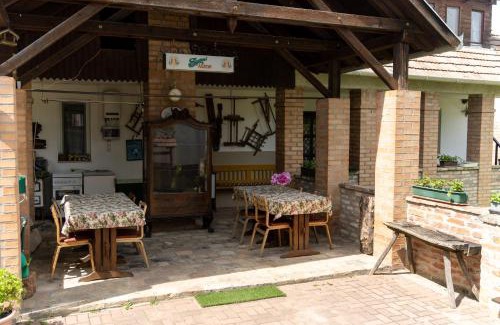 Dunaszentmiklos House | Bike Stop Duna