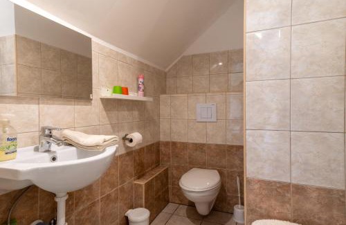 Dunaszentmiklos House | Bike Stop Duna