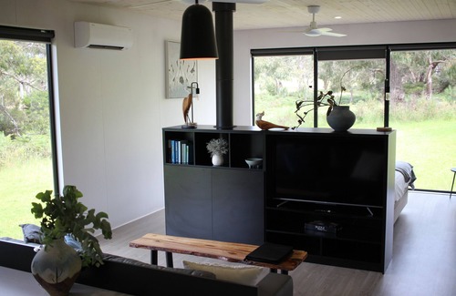 Hindmarsh Valley Cabin | Billabong Luxury Retreat at Softfoot Alpaca Farm in Victor Harbor
