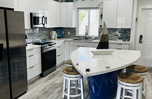 Alice Town Condo | Bimini World Resorts TIPSY TURTLE With Boatslip and Polaris UTV