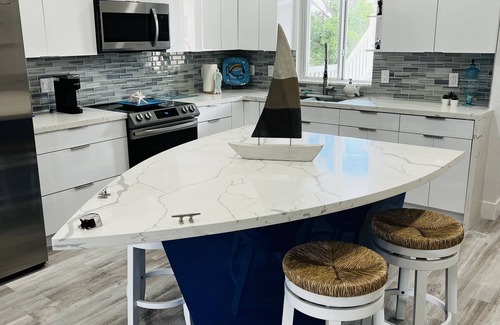 Alice Town Condo | Bimini World Resorts TIPSY TURTLE With Boatslip and Polaris UTV