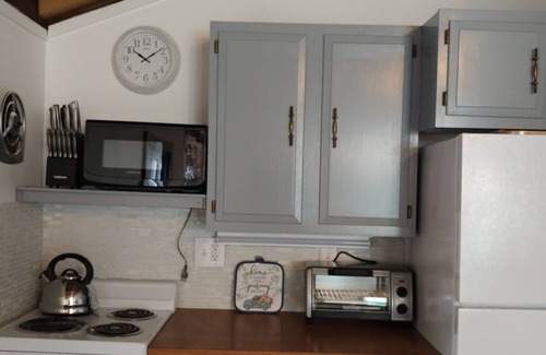 Margaretville Apartment | Binnekill Views- Cozy Apt over looking the Binnekill stream