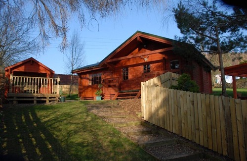 Fearnan Ski Chalet | Birchwood Lodge - Cosy Loch Tay Log Cabin with private hot tub and indoor sauna