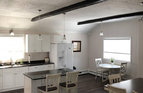 Westfield Apartment | Birds' Eye- 3/2 - Walk to dining etc., A/C, Wi-Fi, Smart TV, Patio.