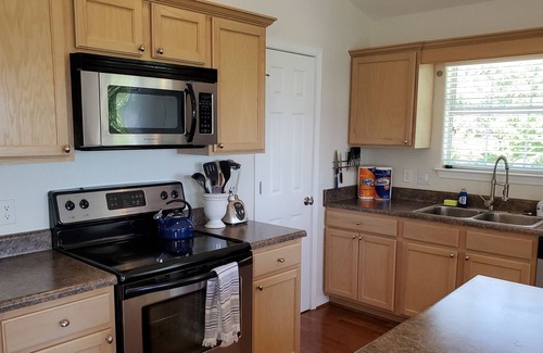 Lost Bridge Village House | BIRDSONG- House and Tiny Cabin-Beautiful Lakeview! Near Marina and Boat Launch