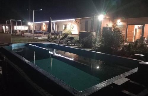 Jaszbereny Bed & Breakfast | BIRS Vendégház