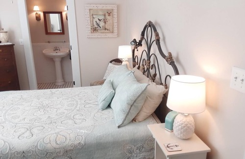 York Beach Bed & Breakfast | Bittersweet Bed and Breakfast