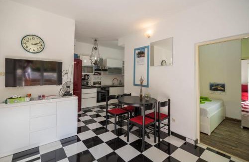 Komiza Apartment | Black and White chill out