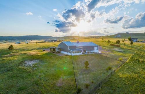 Hermosa House | Black Hills Barndo-Hot Tub & Massage Chair