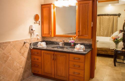 Burrell Boom Hotel | Black Orchid Resort