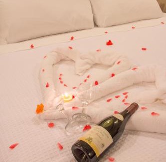 Burrell Boom Hotel | Black Orchid Resort