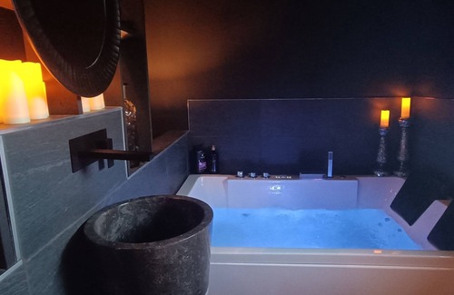 Boeschepe House | "BLACK ROOM 50 Shades of Grey luxury suite
