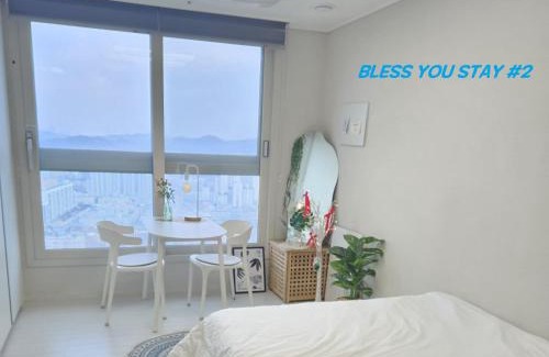Bucheon Apartment | #BLESSYOU STAY #Paid Parking #Free Netflix #Sinjungdong Station 1Min #High-rise View 아고다예약시 호스트번호로 연락주세요