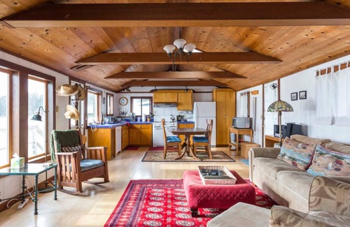 McDonald House | Bleu Bay | Charming Coastal Cottage, Private Beach