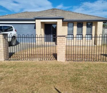 Morayfield House | BLK Stays Guest House Deluxe Units Morayfield