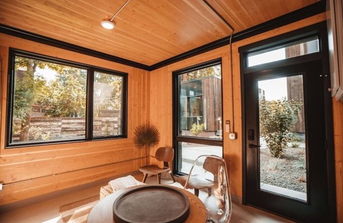 South Perry District Apartment | BlockhouseLife - A new way to travel! with Wi-fi