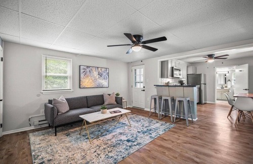 Lawrenceville Apartment | Bloomfield/Pittsburgh Bright & Spacious 2BD w/Prkg