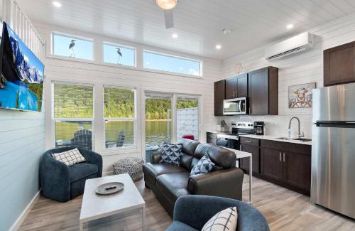 Russell Springs House | Blue Bayou - Floating House on Lake Cumberland