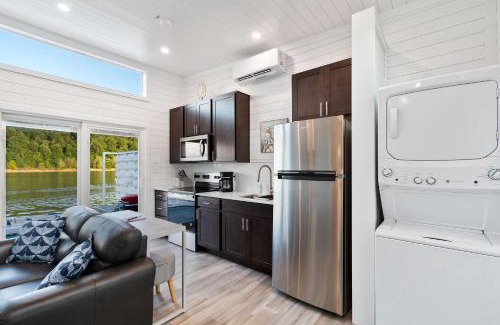 Russell Springs House | Blue Bayou - Floating House on Lake Cumberland