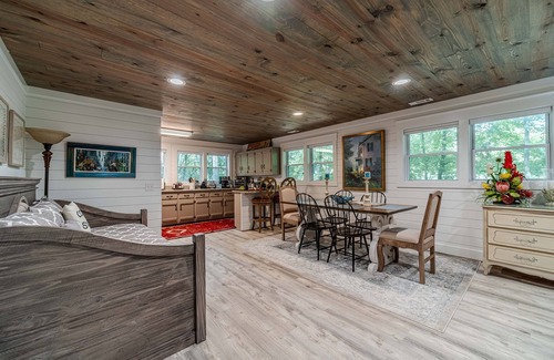 Clarkesville House | Blue Burton Bungalow | Mountain Escape Near Lake Burton w/Hot Tub and Games