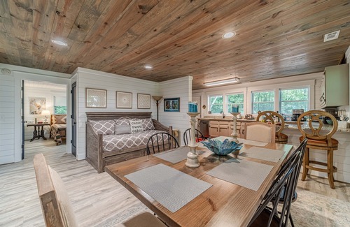 Clarkesville House | Blue Burton Bungalow | Mountain Escape Near Lake Burton w/Hot Tub and Games