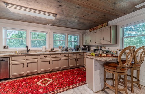 Clarkesville House | Blue Burton Bungalow | Mountain Escape Near Lake Burton w/Hot Tub and Games