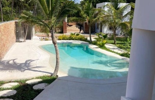 Watamu Villa | Blue Diamond Villa Watamu: Double Room with Pool View
