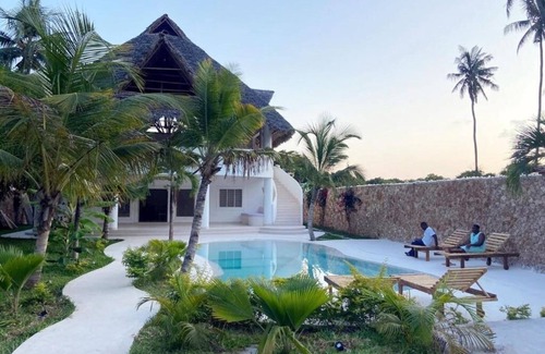 Watamu Villa | Blue Diamond Villa Watamu: Double Room with Pool View