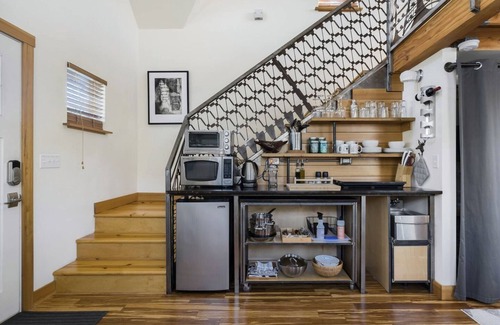 Mississippi District House | Blue Door Tiny Home in Mississippi District, near downtown & Convention Center