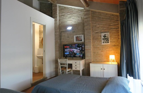 Soragna House | Blue Garibaldi Room & Breakfast