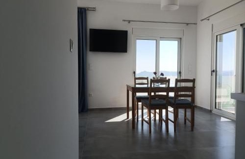 Neratzia Apartment | Blue & Green