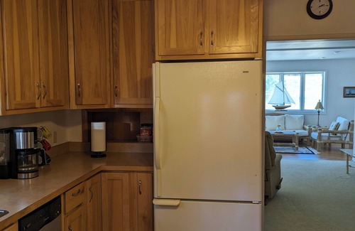 Winchester Bay House | Blue Heron Getaway. Come enjoy the spring and summer in our great cozy house.n