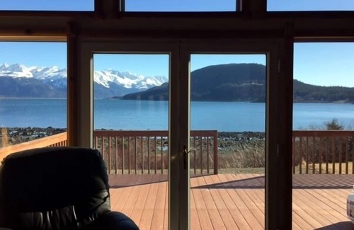 Haines House | Blue Heron luxury home, across from beach, fire pit, gourmet kitchen, large yard