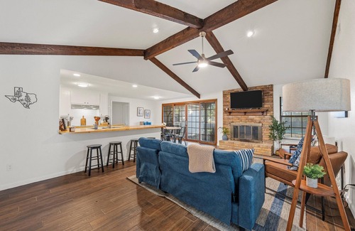 Hewitt House | Blue Moon Retreat: Spacious 4-BR Home w/Fireplace & Pool Near Waco & Baylor