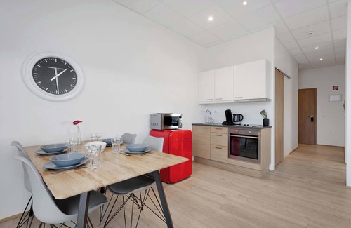 Kopavogur Apartment | Blue Mountain Apartments - Corner Studio with View