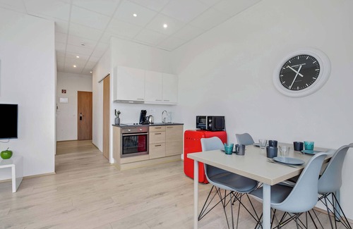 Kopavogur Apartment | Blue Mountain Apartments - Corner Studio with View