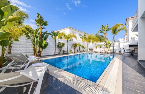 Pernera Villa | Blue Pelagos Villa - Charming Pernera Getaway