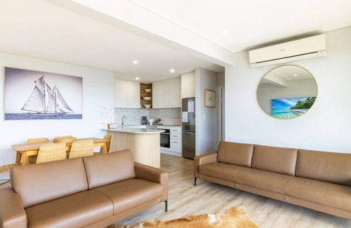 Shoal Bay Apartment | Blue Waters, 2 59 Ronald Ave - water views Linen aircon Wi-Fi