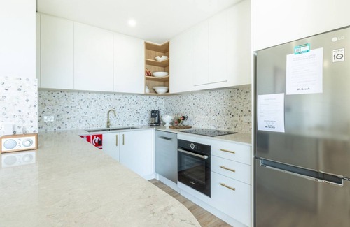 Shoal Bay Apartment | Blue Waters, 2 59 Ronald Ave - water views Linen aircon Wi-Fi