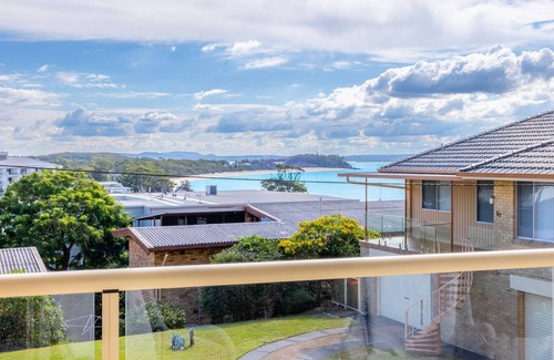 Shoal Bay Apartment | Blue Waters, 2 59 Ronald Ave - water views Linen aircon Wi-Fi