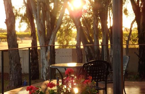 Nangkita House | Blue Wren Studio Apartment