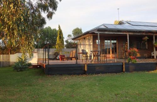 Nangkita House | Blue Wren Studio Apartment