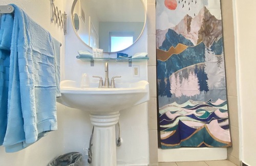 South Lake Tahoe Hotel | Bluebird Day Inn & Suites